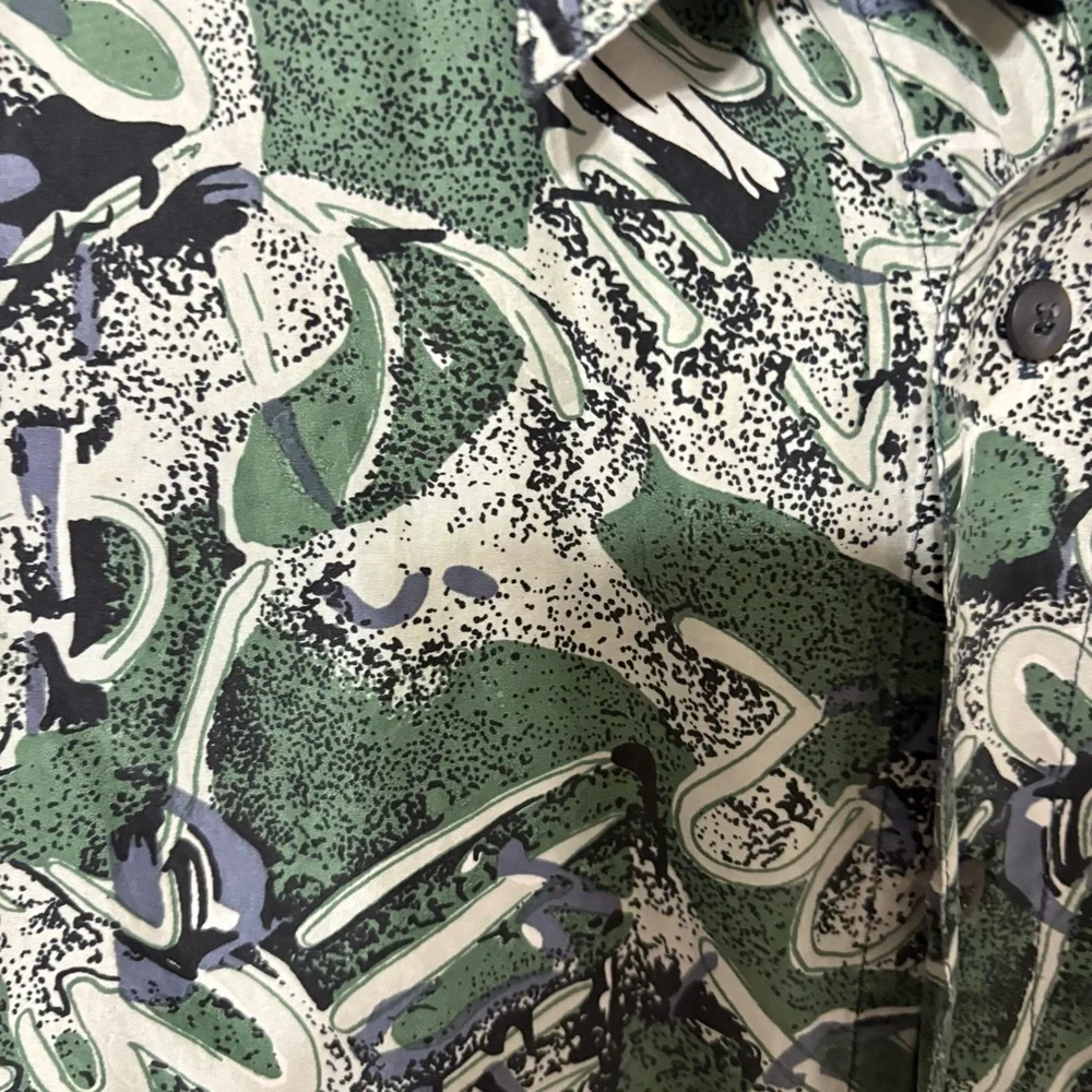 Chiamare 100% silk shirt in a green and white abstract pattern. - Picture 3 of 14